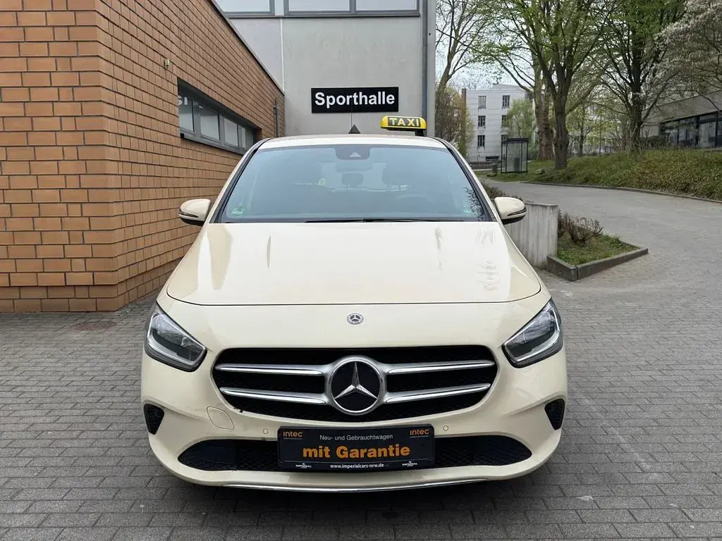 Gebraucht Mercedes B180 116 PS (85 kW) 2020 Gelb Van / Kleinbus