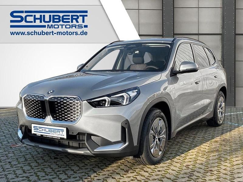 Silber Gebraucht 2025 BMW iX1 Shadowline SUV | 42.900 € (Superpreis) - Bild 1/4