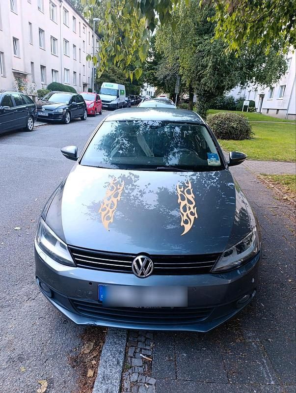 Grau Gebraucht 2011 VW Jetta Limousine | 5.200 € (Fairer Preis) - Bild 1/4