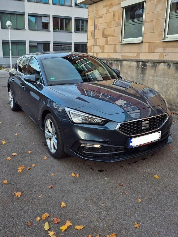 Blau Gebraucht 2021 Seat Leon XCELLENCE Limousine | 19.100 € (Superpreis) - Bild 1/4