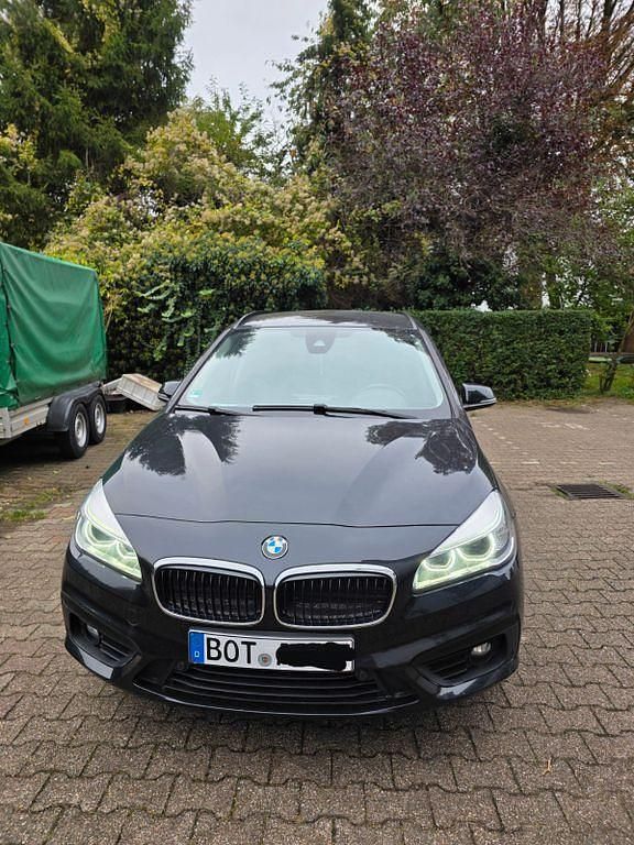 Schwarz Gebraucht 2016 BMW 218 Gran Tourer Advantage Van / Kleinbus | 14.500 € (Fairer Preis) - Bild 1/4