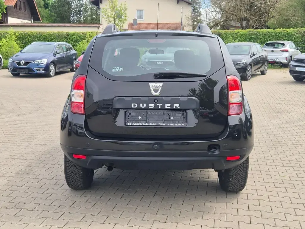 Second-hand Dacia Duster Lauréate 114 CP (83 kW) 2016 Negru SUV