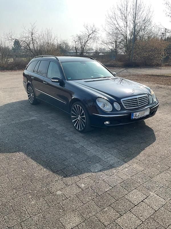 Gebraucht Mercedes E500 306 PS (225 kW) 2005 Blau Kombi