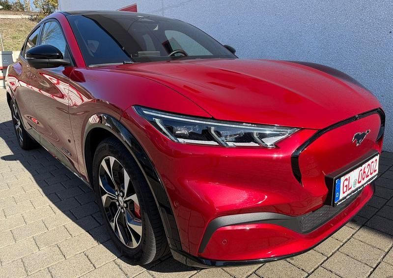 Gebraucht Ford Mustang Mach-E Extended Range 272 kW (370 PS) 2022 Rot SUV