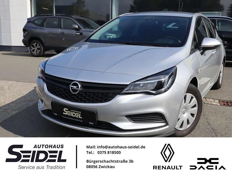 Silber Gebraucht 2018 Opel Astra Selection Limousine | 8.987 € (Guter Preis) - Bild 1/4