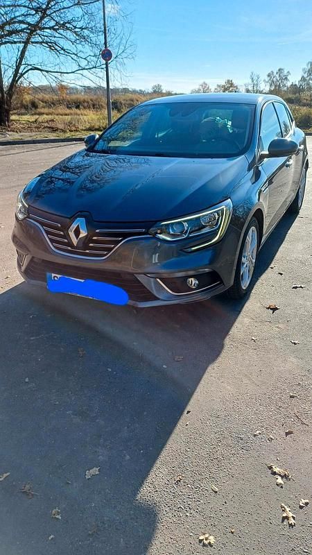 Grau Gebraucht 2019 Renault Mégane IV Limousine | 17.500 € (Teuer) - Bild 1/4