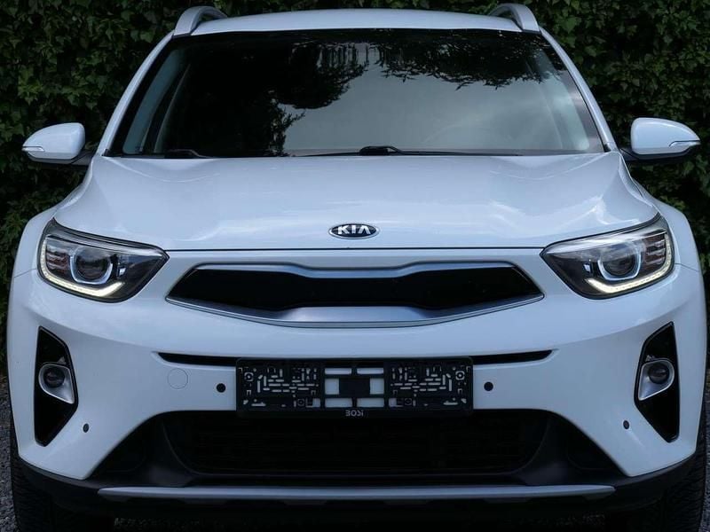 Clear white Gebraucht 2020 Kia Stonic Vision SUV | 12.950 € (Fairer Preis) - Bild 1/4