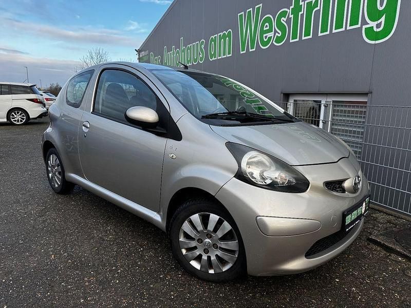 Gebraucht Toyota Aygo Edition 68 PS (50 kW) 2008 Silber Kleinwagen