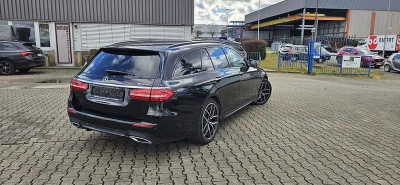Gebraucht Mercedes E400 AMG line 330 PS (242 kW) 2021 Schwarz Kombi