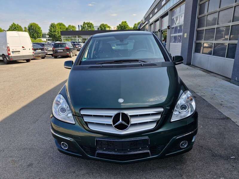 Grün Gebraucht 2011 Mercedes B200 Van / Kleinbus | 9.980 € (Etwas zu teuer) - Bild 1/4
