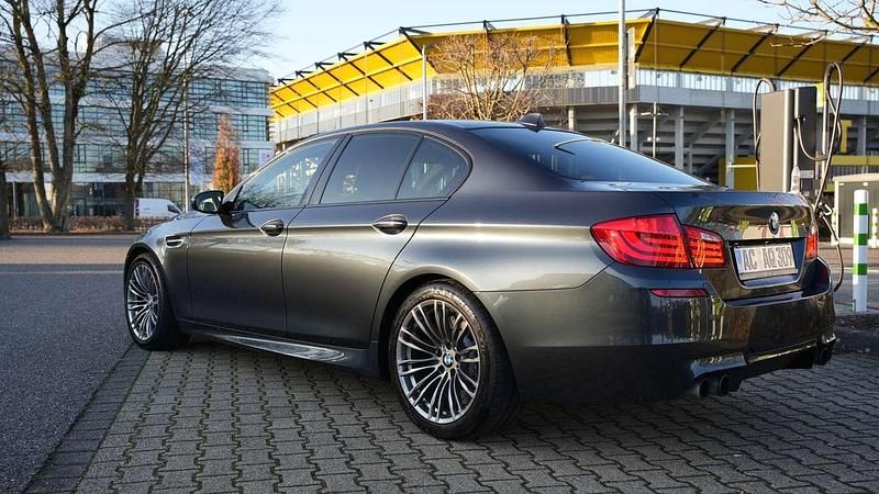 Gebraucht BMW M5 Shadowline 560 PS (411 kW) 2012 Grau Limousine