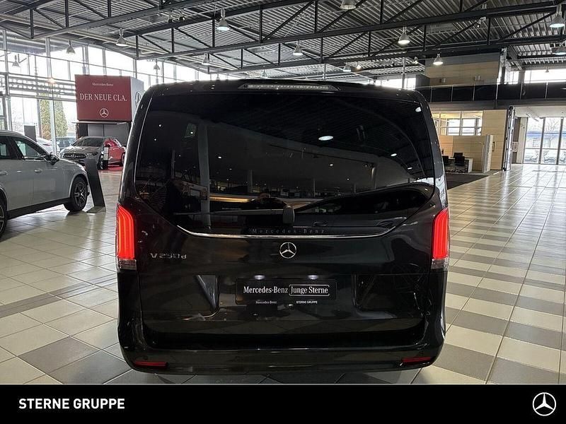 Gebraucht Mercedes V250 Style 190 PS (139 kW) 2025 Grau Van / Kleinbus