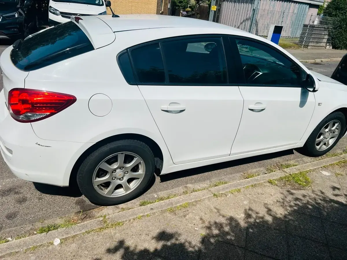 Gebraucht Chevrolet Cruze LTZ 163 PS (119 kW) 2012 Weiß Limousine