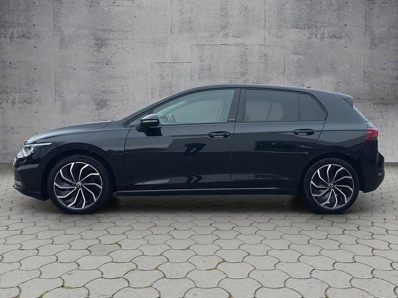 Gebraucht VW Golf VIII Active 150 PS (110 kW) 2022 Deep black perleffekt Limousine