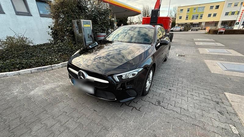 Schwarz Gebraucht 2018 Mercedes A200 Kleinwagen | 20.100 € (Fairer Preis) - Bild 1/4