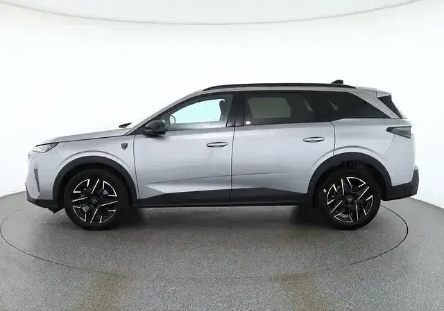 Neu Peugeot 5008 GTi 145 PS (106 kW) 2025 Grau SUV