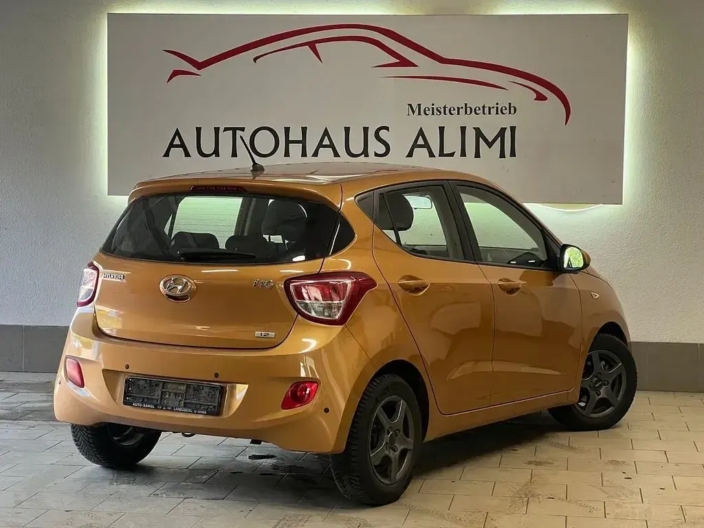Gebraucht Hyundai i10 Edition 87 PS (63 kW) 2015 Gold Kleinwagen