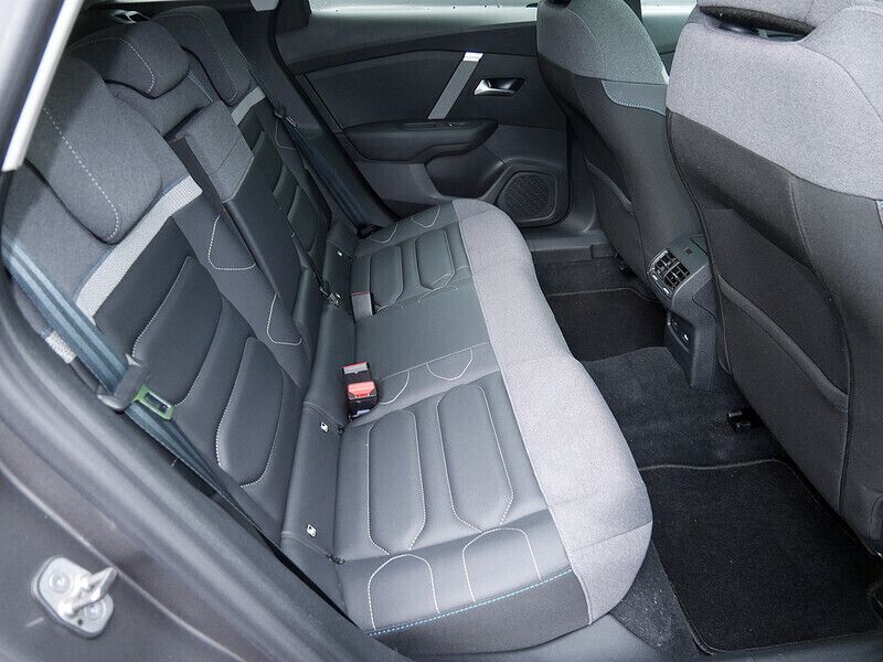 Gebraucht Citroën C4 PureTech 131 PS (96 kW) 2024 Grau / platiniumgrau Limousine