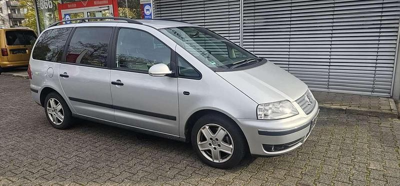 Reflexsilber metallic Gebraucht 2010 VW Sharan Trendline Van / Kleinbus | 4.100 € (Superpreis) - Bild 1/4