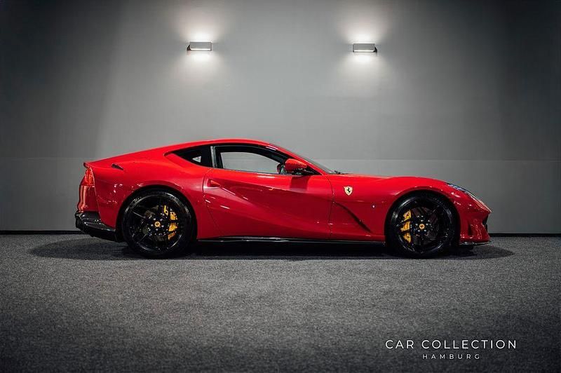 Gebraucht Ferrari 812 799 PS (587 kW) 2020 Rot Coupé
