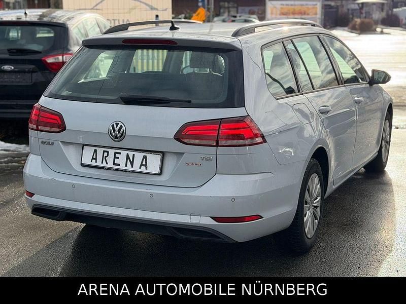 Gebraucht VW Golf VII Trendline 110 PS (80 kW) 2017 White silver Kombi