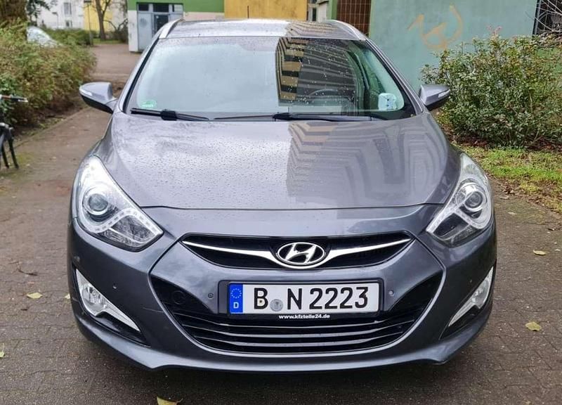Grau Gebraucht 2013 Hyundai i40 Style Kombi | 6.800 € (Etwas zu teuer) - Bild 1/4