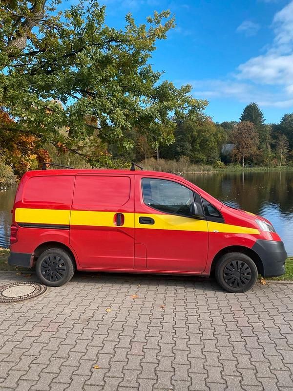 Rot Gebraucht 2011 Nissan NV200 Van | 6.750 € (Etwas zu teuer) - Bild 1/4