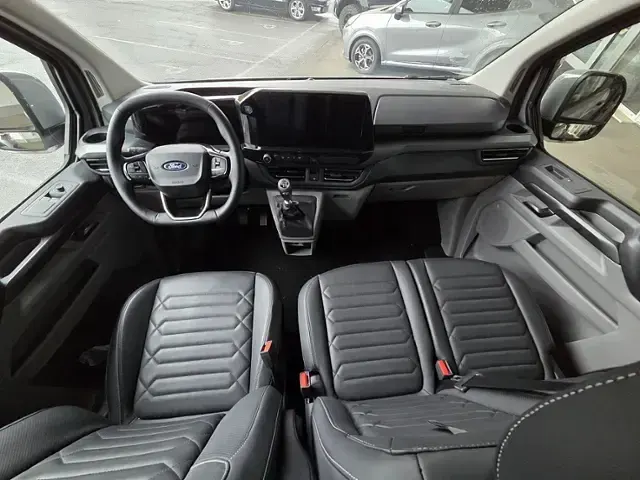 Usado Ford Tourneo Custom Titanium 136 HP (100 kW) 2025 Cinzento Van