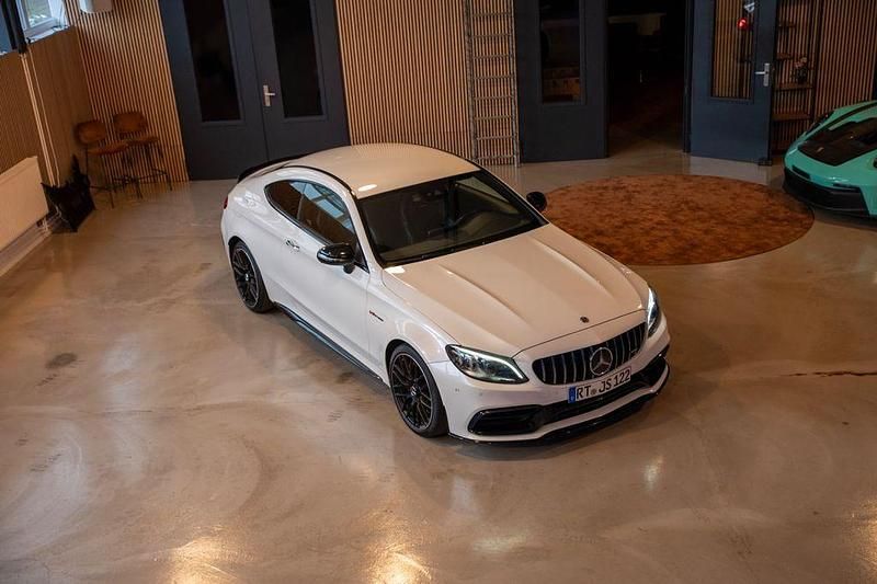 Weiß Gebraucht 2020 Mercedes C63 AMG AMG | 55.900 € (Fairer Preis) - Bild 1/4