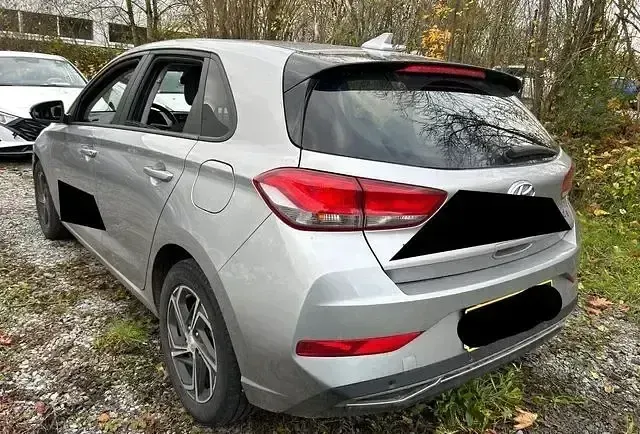 Gebraucht Hyundai i30 Edition 30 120 PS (88 kW) 2022 Shimmering silver / met Limousine
