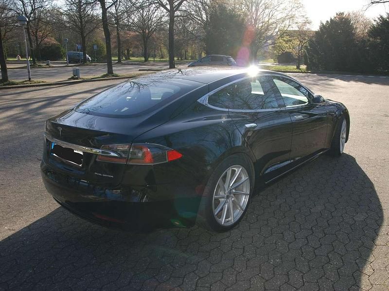 Second-hand Tesla Model S 413 kW (562 CP) 2020 Negru Hatchback