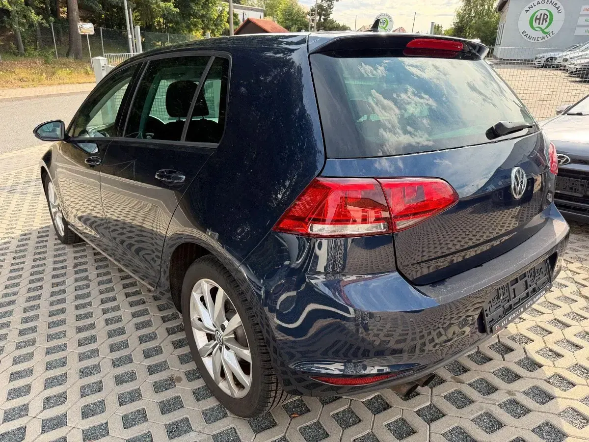 Gebraucht VW Golf VII Highline 122 PS (89 kW) 2013 Blau Limousine