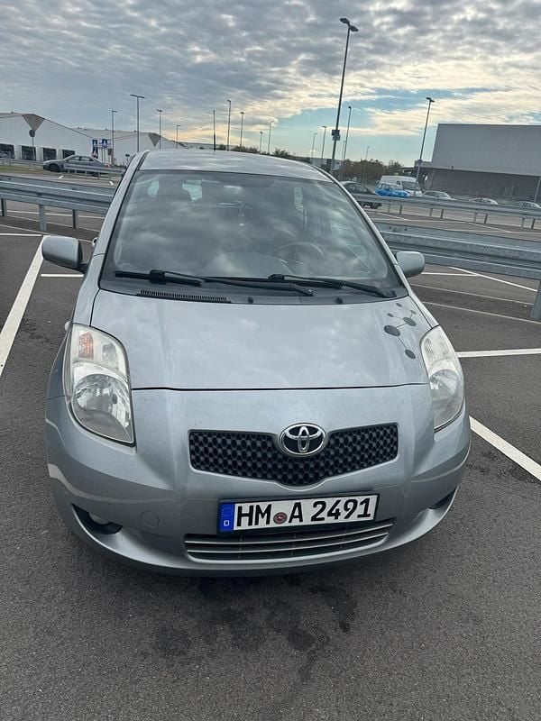 Silber Gebraucht 2007 Toyota Yaris Coupé | 1.350 € (Fairer Preis) - Bild 1/4
