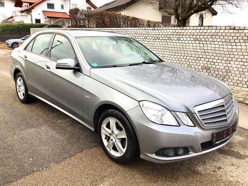 Gebraucht Mercedes E220 170 PS (125 kW) 2009 Silber Limousine
