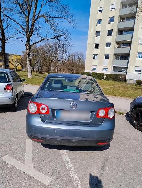 Gebraucht VW Jetta 102 PS (75 kW) 2006 Grau Limousine