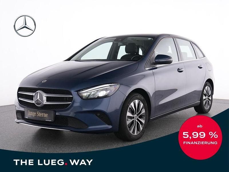 Blau Gebraucht 2022 Mercedes B250e Style Van / Kleinbus | 28.985 € (Fairer Preis) - Bild 1/4