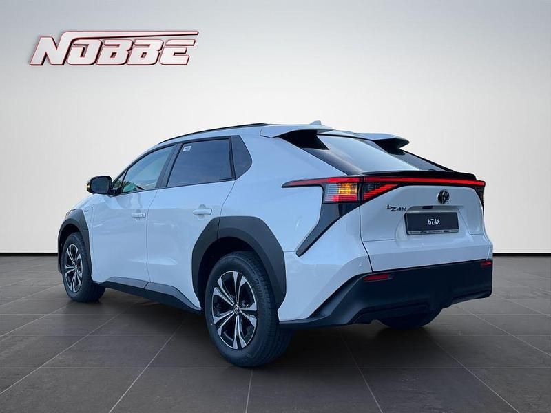 Gebraucht Toyota bZ4X Team 150 kW (204 PS) 2024 Weiß SUV