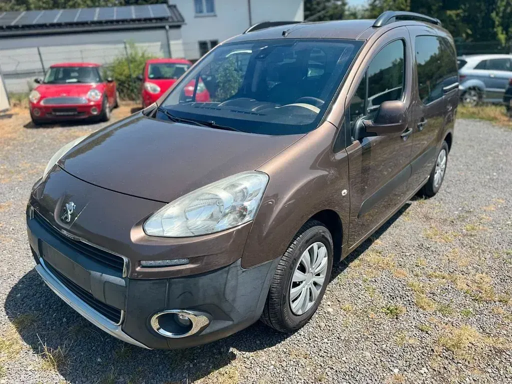Gebraucht Peugeot TePee Active 92 PS (67 kW) 2014 Limousine