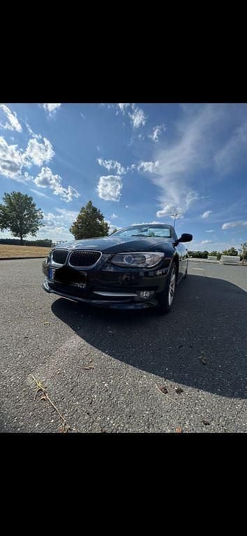 Schwarz Gebraucht 2011 BMW 320 Cabriolet Cabrio | 9.800 € (Fairer Preis) - Bild 1/4