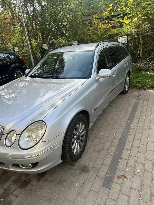 Silber Gebraucht 2009 Mercedes E200 Kombi | 5.500 € (Guter Preis) - Bild 1/4