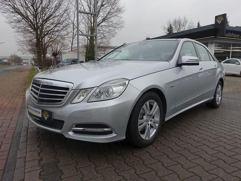 Silber Gebraucht 2010 Mercedes E220 Avantgarde Limousine | 7.480 € (Guter Preis) - Bild 1/4