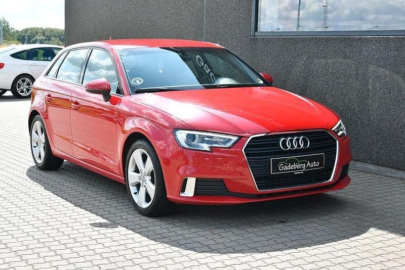 Gebraucht Audi A3 Sport 150 PS (110 kW) 2016 Rot Limousine