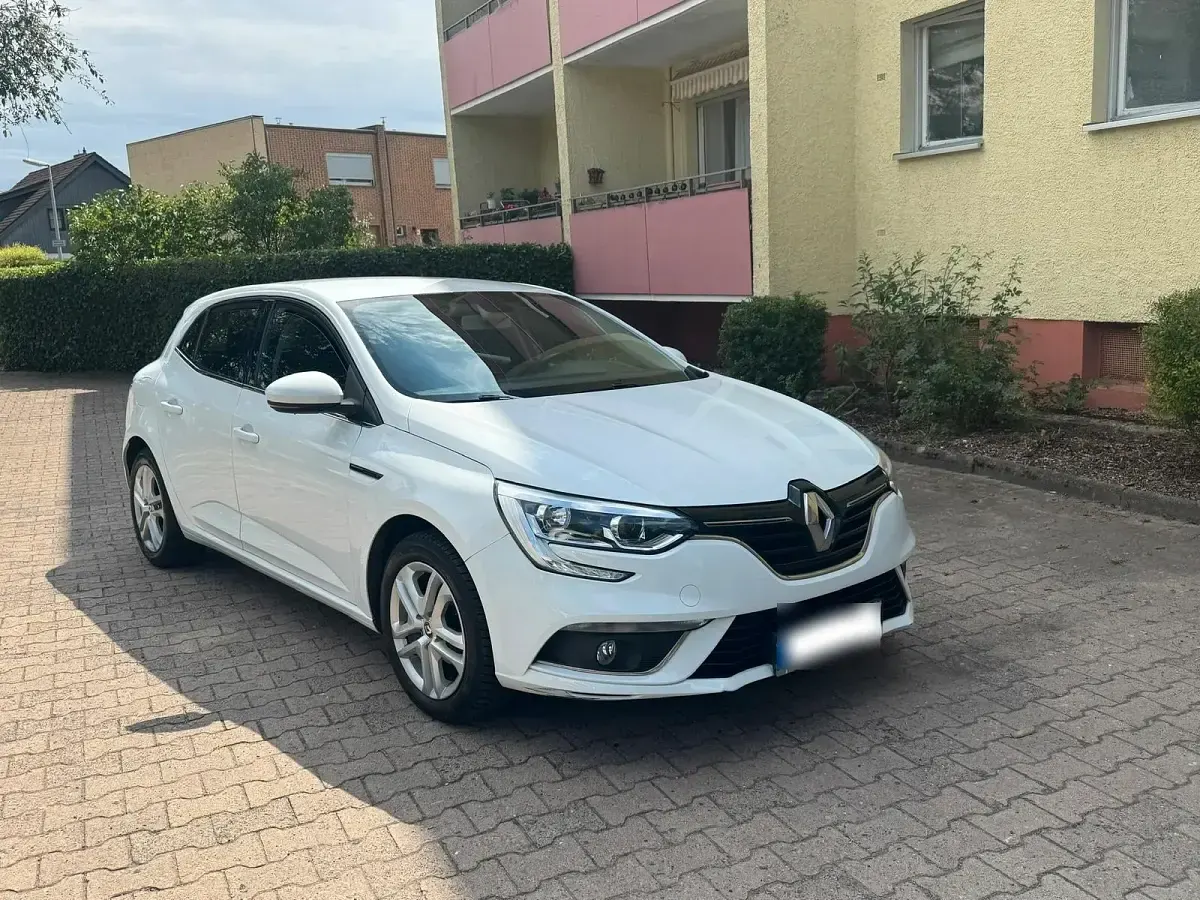 Gebraucht Renault Mégane 101 PS (74 kW) 2016 Weiß Limousine
