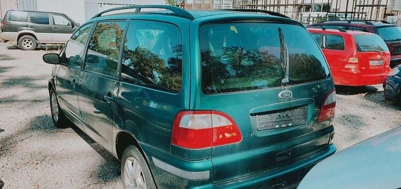 Gebraucht Ford Galaxy 116 PS (85 kW) 2000 Grün Van / Kleinbus