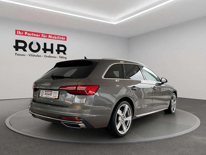Gebraucht Audi A4 Advanced 150 PS (110 kW) 2022 Terragrau metallic Kombi