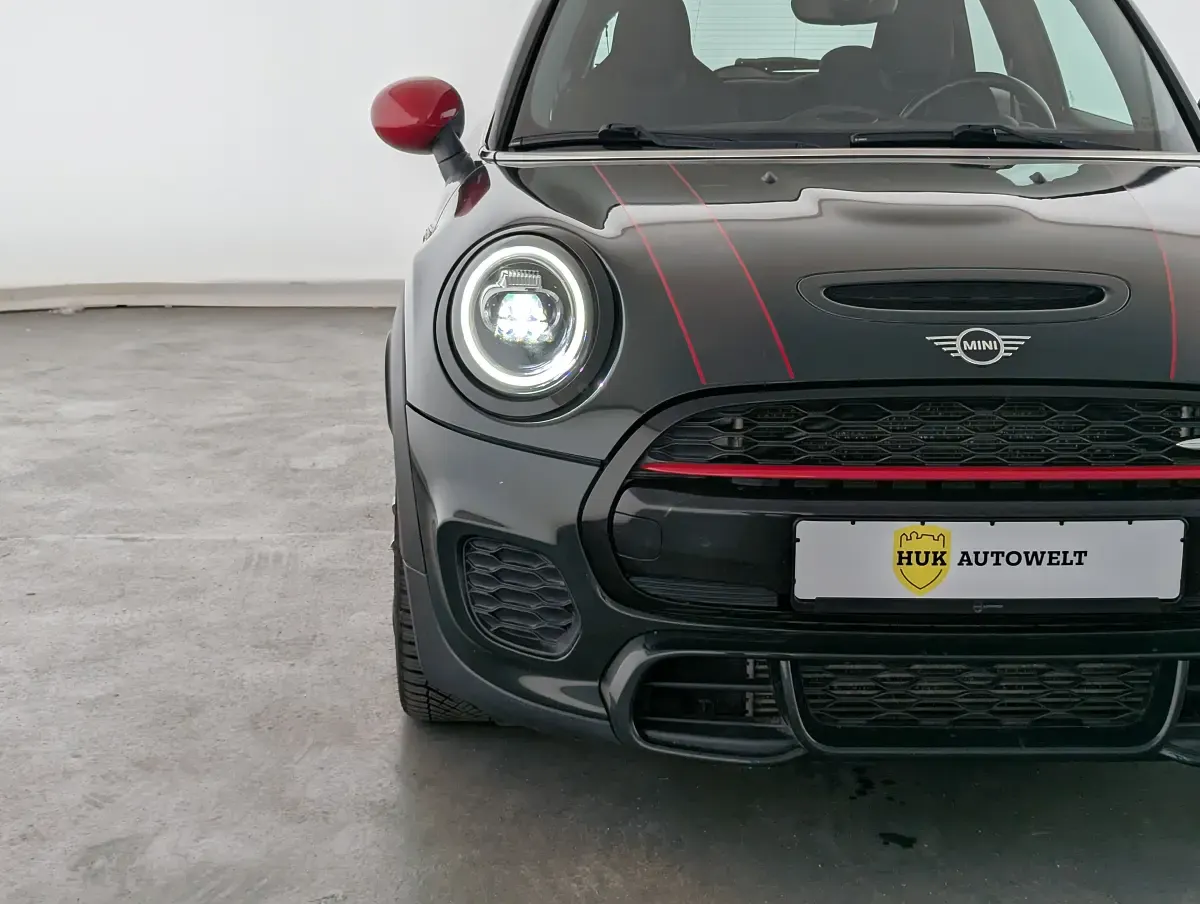 Gebraucht Mini John Cooper Works 231 PS (169 kW) 2019 Rebel green Kleinwagen