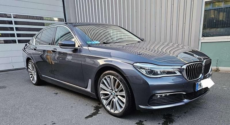 Grau Gebraucht 2017 BMW 730 Luxury Line Limousine | 29.000 € (Superpreis) - Bild 1/4