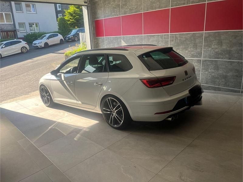 Weiß Gebraucht 2020 Cupra Leon Kombi | 26.600 € (Guter Preis) - Bild 1/4