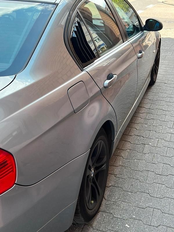 Gebraucht BMW 320 150 PS (110 kW) 2005 Silber Limousine