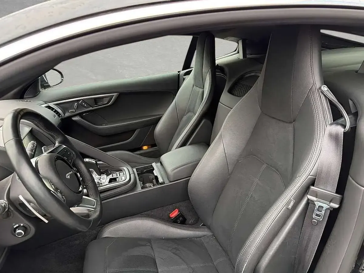 Gebraucht Jaguar F-Type R-Dynamic 456 PS (335 kW) 2020 Schwarz (santorini black) Coupé